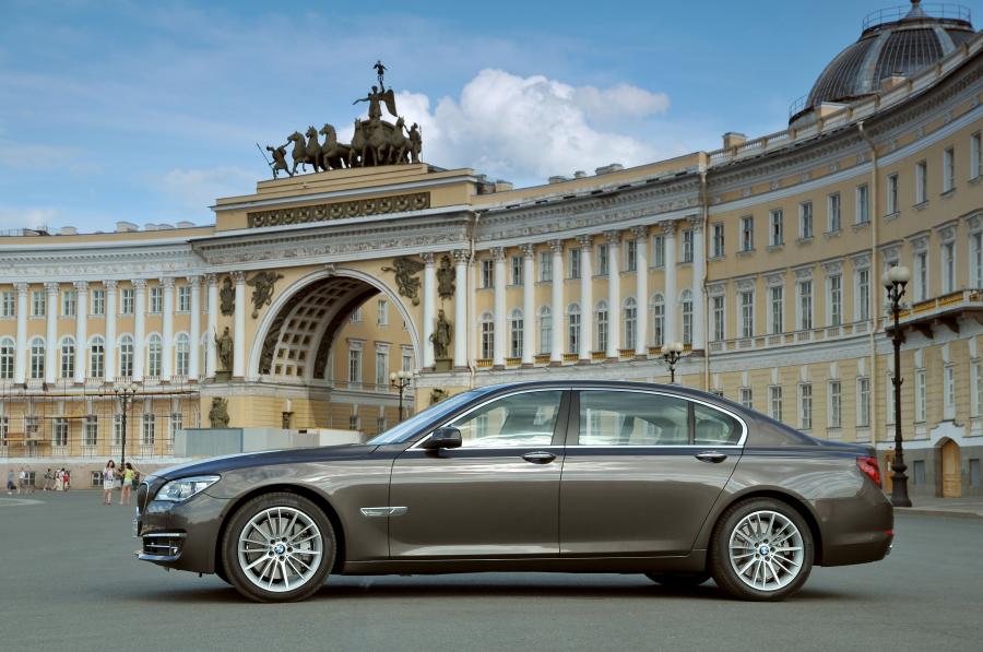  BMW 750iL 2013 года  (фото 73 из 96)